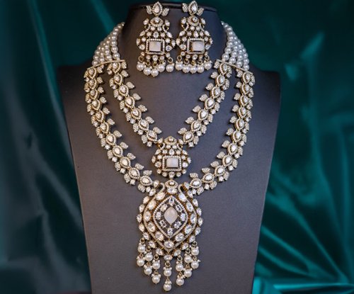 Buy Indian jewellery online from OMI En Vogue, a trusted online Indian jewellery store in Australia