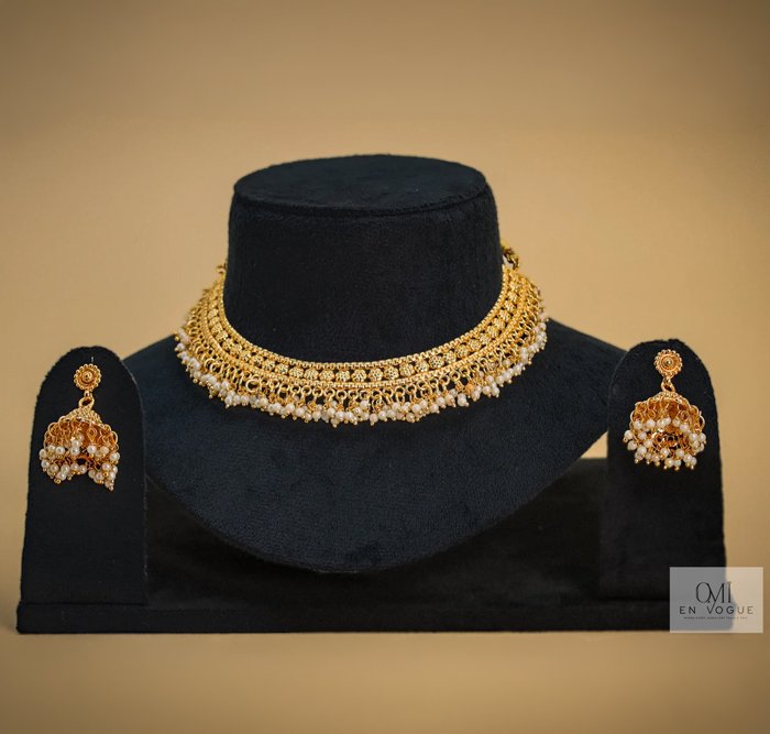Traditional Indian necklace with Kundan and Kemp stone work, available online in Australia from OMI En Vogue