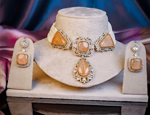 Elegant necklace set from OMI En Vogue